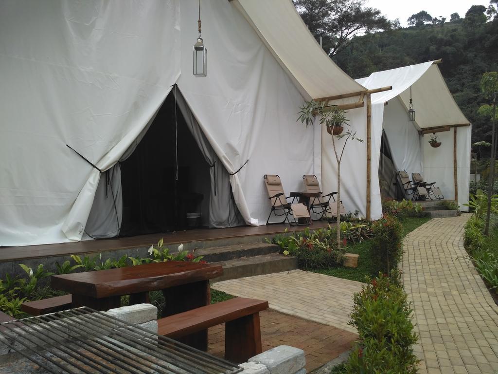 בנדונג Maribaya Glamping Tent מראה חיצוני תמונה